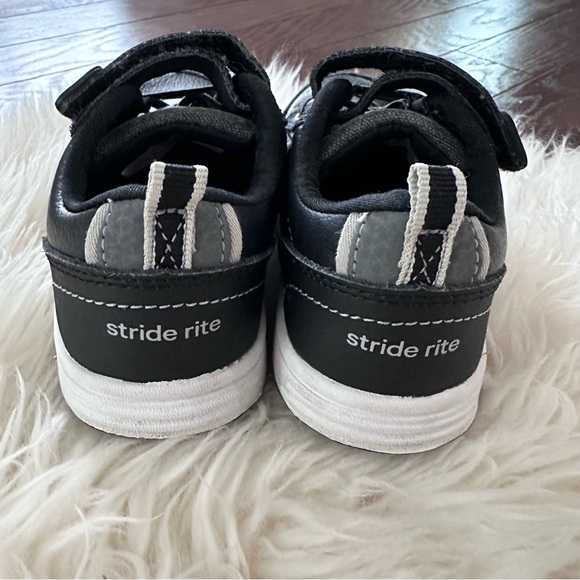 Toddler size 9.5W Stride Rite M2P Kaleb Black Gray and White Velcro Sneaker - Picture 7 of 8